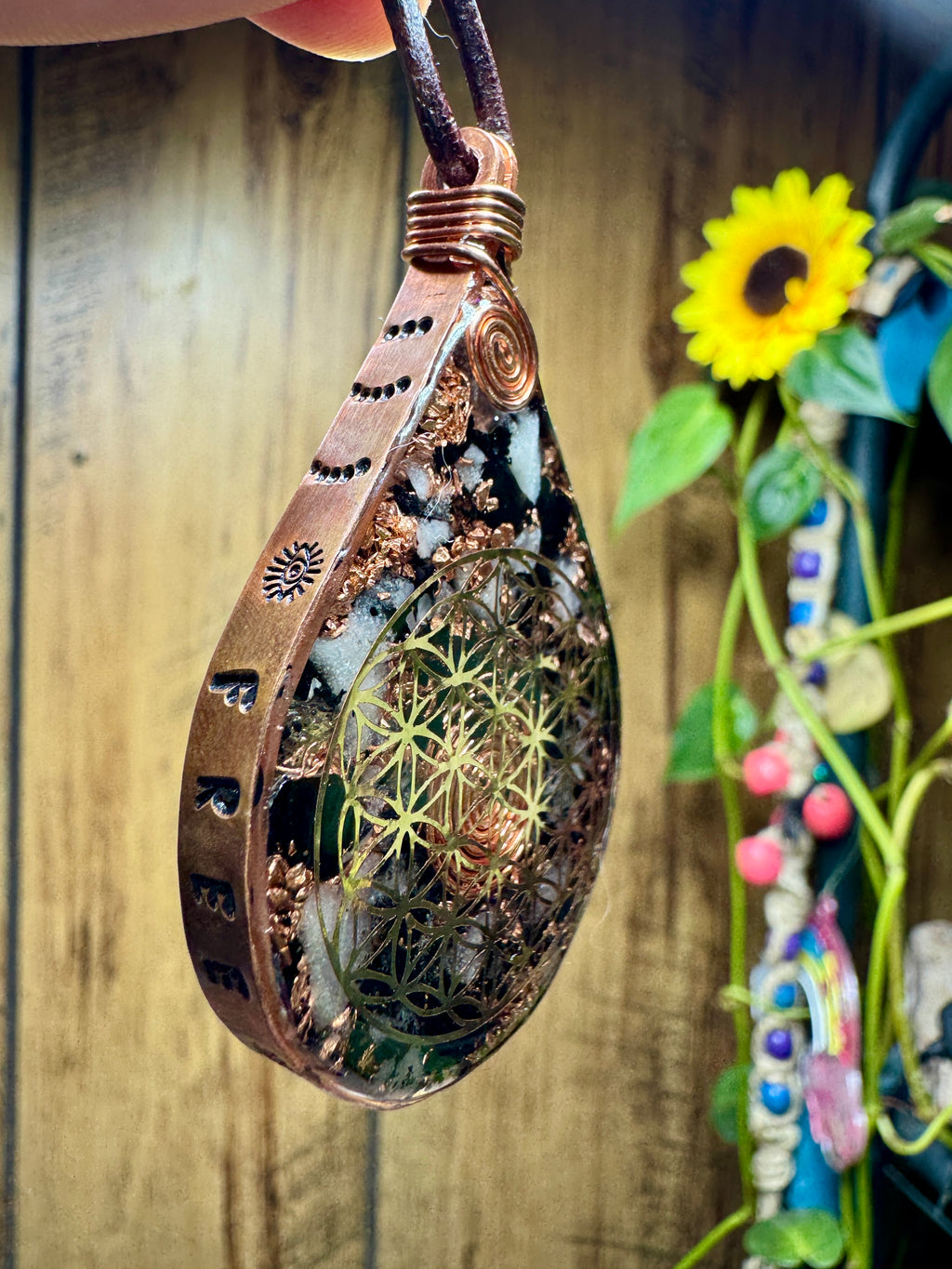 “Free Your Mind”(Glow)